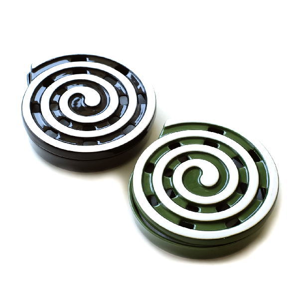 蚊取り線香入れ おしゃれ 陶器 蚊遣り 蚊やり 蚊遣り器 蚊取り線香ホルダー 渦巻模様 蚊取線香 焼き物 陶器の蚊遣り 渦巻き 2カラー [dlc5899]