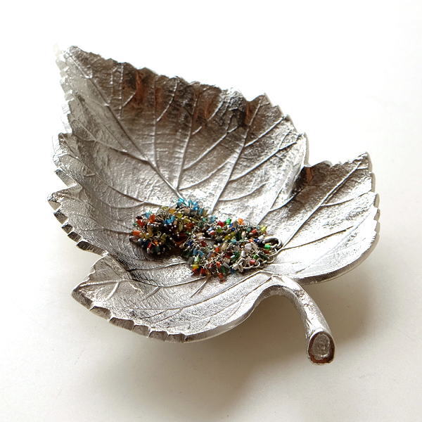 プレート トレー トレイ 小物 皿 シルバー レトロ おしゃれ アンティーク アクセサリートレイ 卓上 収納 小物置き アルミのリーフプレート バーチ [ebn0953]