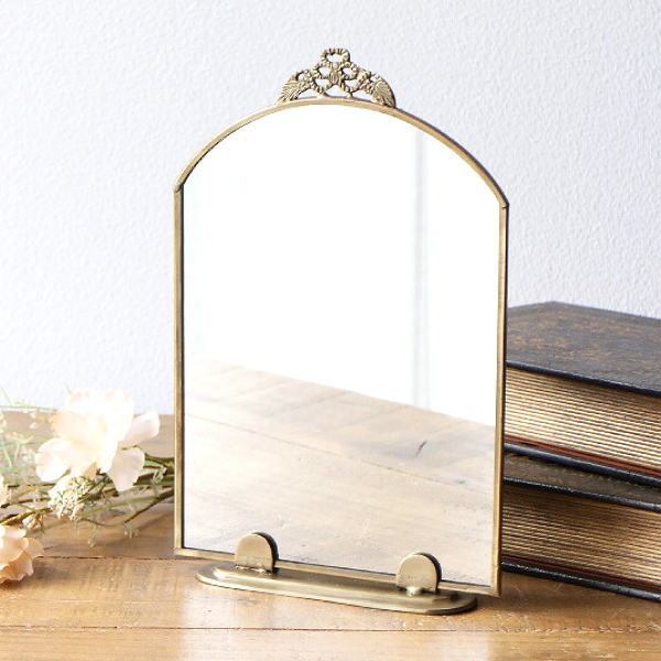卓上ミラー 真鍮 アンティーク ゴールド 卓上鏡 おしゃれ アーチ型 化粧 メイクミラー 置き型 薄型 エレガント クラシック レトロな真鍮のスタンド付きミラー [ebn1321]