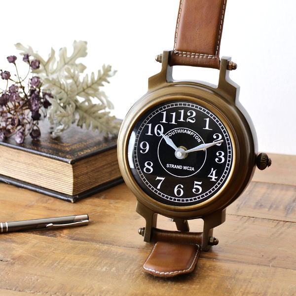 置き時計 アンティーク おしゃれ 腕時計デザイン アナログ 見やすい 卓上時計 テーブルクロック かっこいい ヴィンテージ レトロ インテリア 真鍮のメンズウォッチ型置き時計 [ebn1501]