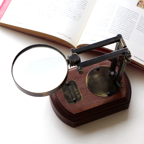 拡大鏡 スタンドルーペ 真鍮 木製 卓上 置き型 角度調整 虫眼鏡 アンティーク インテリア 両手が使える 編み物 手芸 裁縫 読書 ネイル ミニチュア レトロなスタンド型拡大鏡 [ebn1511]