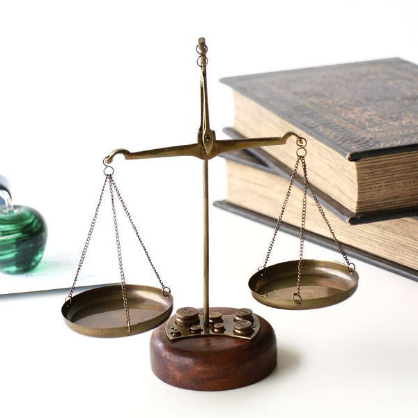 バランススケール オブジェ 置物 天秤 ブラス インテリアオブジェ おしゃれ アンティーク風 レトロ ブラススケールのアンティークオブジェ [ebn8458]