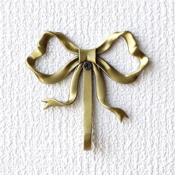 壁掛けフック ウォールフック アイアン リボン 壁掛けキーフック おしゃれ かわいい 手のひらサイズ アイアンのウォールフック リボン [hal9250]