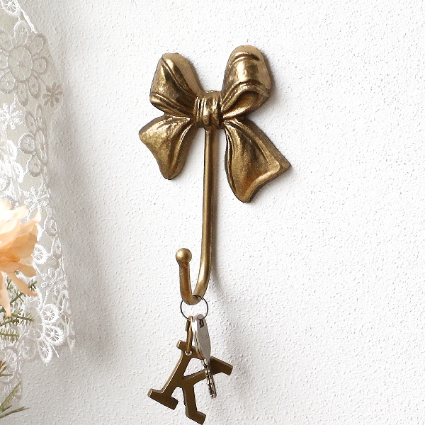 壁掛けフック リボン アイアン アンティークゴールド ハンガー ウォールフック 可愛い 玄関 鍵掛け コート掛け 帽子掛け インテリア エレガント レトロ風ゴールドリボンメタルフック [hal9826]