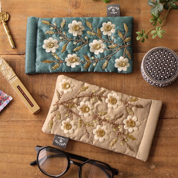 メガネケース めがね入れ 布製 小物入れ ペンケース フラットポーチ おしゃれ かわいい マチなし ビーズ刺繍メガネケースB 2カラー [kan2475]
