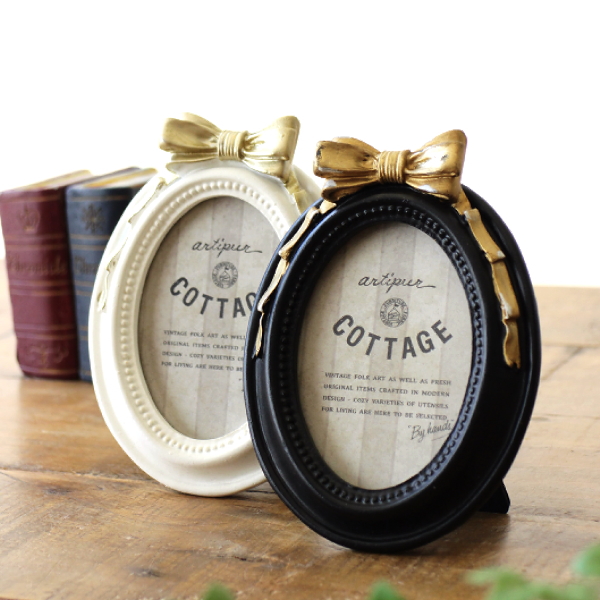 写真立て フォトフレーム おしゃれ 可愛い ミニ 小さい 壁掛け 卓上 ゴールド DSC チェキ 楕円 レトロ アンティーク ホワイト ブラック リボン オーバル フォトフレーム 2カラー [kan4528]
