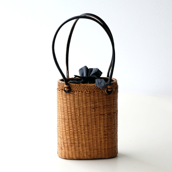 アタバッグ かごバッグ バリ島 インドネシア 手編み 自立 コンパクト 巾着 内布付き 夏バッグ 編みバッグ おしゃれ ナチュラル ソフトアタ ミニオーバルバッグ 【送料無料】 [kan8156]