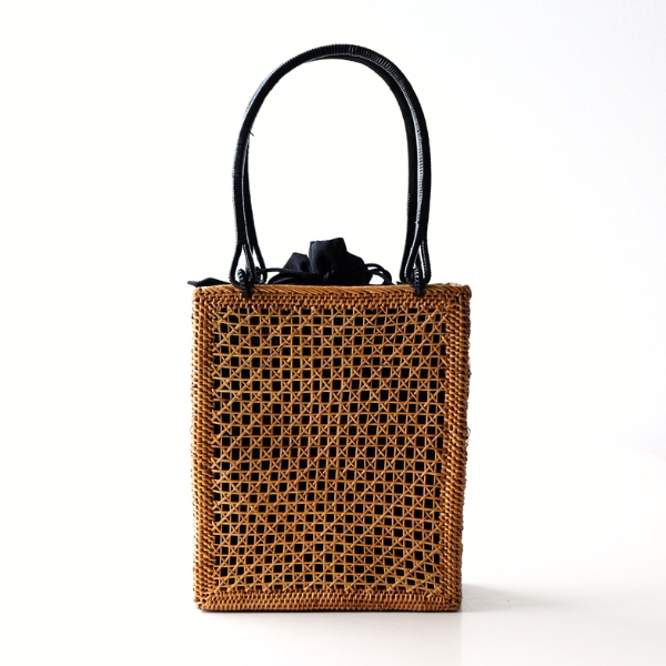 アタバッグ かごバッグ バリ島 インドネシア 手編み 自立 コンパクト 巾着 内布付き トート 夏バッグ 編みバッグ ナチュラル アタスクエア 透編バッグ 【送料無料】 [kan8157]