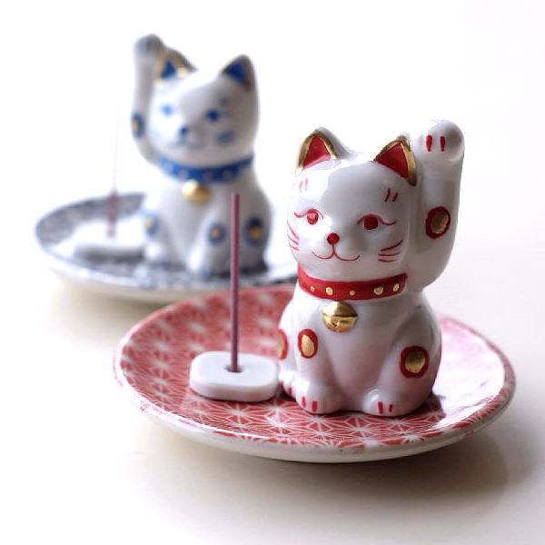 お香立て 香炉 陶磁器 おしゃれ ネコ ねこ かわいい 日本製 瀬戸焼 手のひらサイズ 小さな陶器の招き猫の皿付き香立 2タイプ [ksn5667]