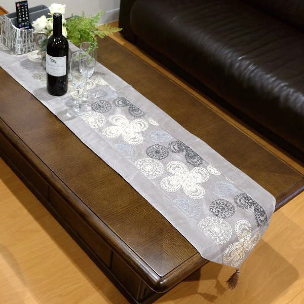 テーブルランナー ロング おしゃれ タッセル付き モダン シック 北欧 刺繍 テーブルクロス テーブルセンター テーブルランナー チェーン刺繍 グレイ [kwb6691]