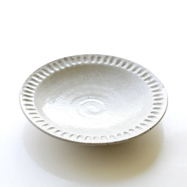 お皿 プレート おしゃれ 陶器 大きめ かわいい 大皿プレート ソギ模様 日本製 美濃焼 シンプル 和風 洋風 取り皿 ろくろ粉引 ディナープレート [kyt7764]
