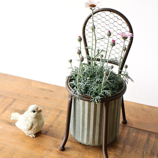 鉢カバー アンティーク シャビー おしゃれ 可愛い チェア型 脚付き ブリキ アイアン 観葉植物 小型 ガーデニング 玄関 インテリア 穴なし ブリキのチェアーポット [asg5115]