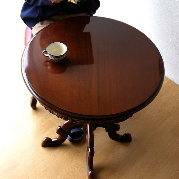 丸テーブル アンティーク カフェテーブル 無垢材 直径70cm 木製 天然木 円形 コーヒーテーブル 一本脚 丸型 クラシック 彫刻 高級感 完成品 マホガ二ーラウンドテーブル D 【送料無料】 [diz2455]