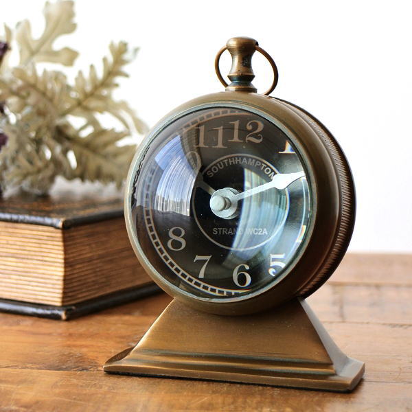 置き時計 アンティーク おしゃれ アナログ 小さい 羅針盤デザイン 秒針なし 丸い 卓上時計 テーブルクロック ヴィンテージ クラシック レトロ 真鍮と球面ガラスの置き時計 A [ebn1502]