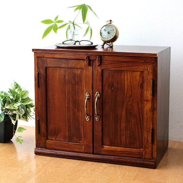 サイドボード 木製 無垢 キャビネット 扉付き収納棚 アンティーク アジアン ナチュラル おしゃれ 天然木 完成品 アカシアウッド扉付きサイドボード 【送料無料】 [kan2785]