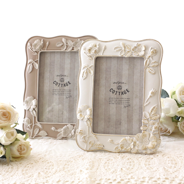 写真立て フォトフレーム おしゃれ 可愛い 壁掛け 卓上 結婚祝い プレゼント バラ 花柄 ハガキサイズ ポストカード KG判 縦横兼用 横向き 対応 レリーフフラワーフォトフレーム L 2カラー [kan4534]