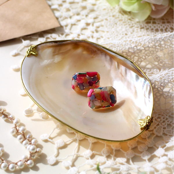 トレー 小物入れ アクセサリートレイ 貝殻 真鍮 卓上 小物置き 脚付き リングトレー おしゃれ 玄関 鍵置き 洗面台 インテリア ナチュラルなシェルトレー オーバル [kan4902]