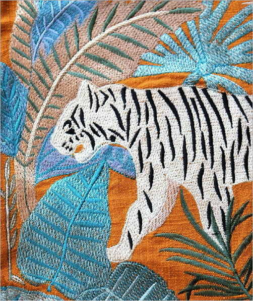 木製ジャンベ 付属クッションカバー付き・中サイズ 木製ジャンベ 付属クッションカバー付き・中サイズ