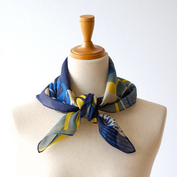 スカーフ ストール コットン シルク アニマル柄 薄手 軽量 日よけ UV対策 冷房対策 首元 バッグ 持ち手 おしゃれ 春夏 60×60cm アニマルプリントスカーフ ネイビー [kan7878]