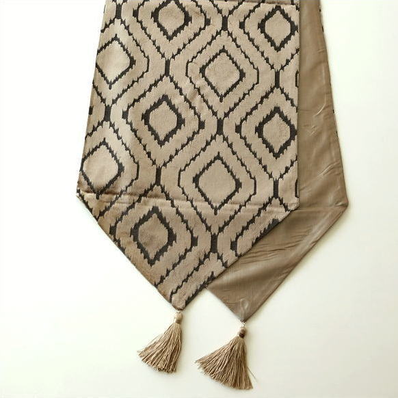 テーブルランナー 北欧 アジアン モダン 和風 エレガント おしゃれ かわいい テーブルセンター テーブルクロス 花瓶敷き テーブルランナー ライトブラウン Kwb7675 ギギliving