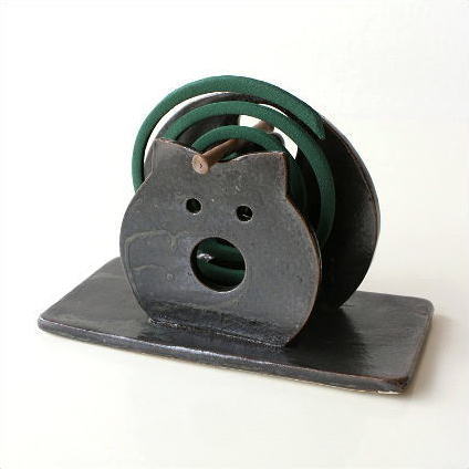 蚊取り線香ホルダー 瀬戸焼 焼き物 土物 豚 ぶた オブジェ 陶器の蚊遣り 黒ブタさん [mkn4997]