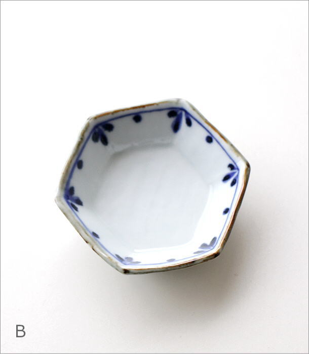 未使用☆陶器ミニ器☆3点セット お皿 小皿 ミニ皿 六角 陶器 磁器 おしゃれ 取り皿 手のひら