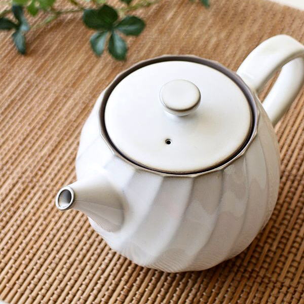 ティーポット おしゃれ かわいい ポット 白 茶こし付き 半磁器 北欧 和