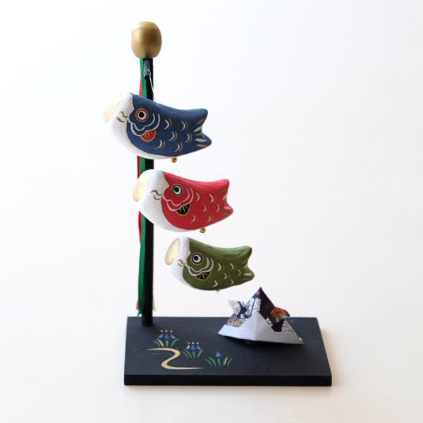 鯉のぼり 端午の節句 五月飾り 置物 張り子 五月人形 和紙 日本製 季節飾り こどもの日 マグネット 揺れる 親子 はりこ鯉のぼり 空中散歩 [mzk3518]