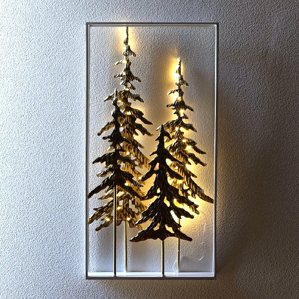 クリスマスツリー 壁掛け インテリア アートパネル デコレーション ウォールアート 白 ホワイト ゴールド LEDライト付き 立体 幅30cm 高さ60cm アイアンの壁飾り LEDフォレスト [sik2327]