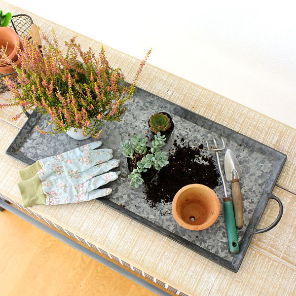 ガーデニングトレイ ブリキ 作業トレイ 園芸トレー 取っ手付き ヴィンテージ アンティーク 小物置き ディスプレイ 長方形 幅66cm 奥行30cm ブリキのハンドルプレート [spc6973]
