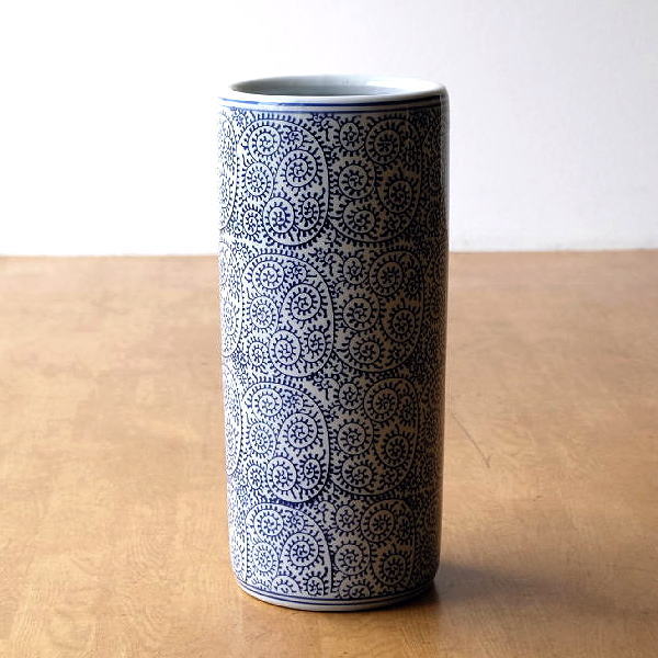 傘立て 陶器 和風 おしゃれ コンパクト 屋外 玄関 スリム 省スペース 円形 和モダン インテリア 外置き 直径20cm 高さ45cm 陶器の傘立て 蛸唐草 [swa7478]