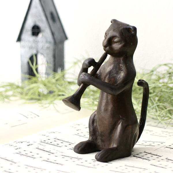 猫 置物 オブジェ トランペット 猫雑貨 真鍮 ブロンズ仕上げ レトロ アンティーク インテリア雑貨 音楽 楽器 小さい 高級感 ディスプレイ ブラス トランペットねこの置物 [toy2969]