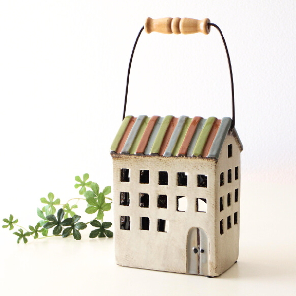 キャンドルホルダー 家 おうち ハウス 陶器 アンティーク 北欧 おしゃれ 持ち手付き 屋外 ガーデン 庭 玄関 オブジェ 置物 可愛い レトロ ランタン 陶器のメルヘンハウス ハンドル付きキャンドルハウス B [toy9802]