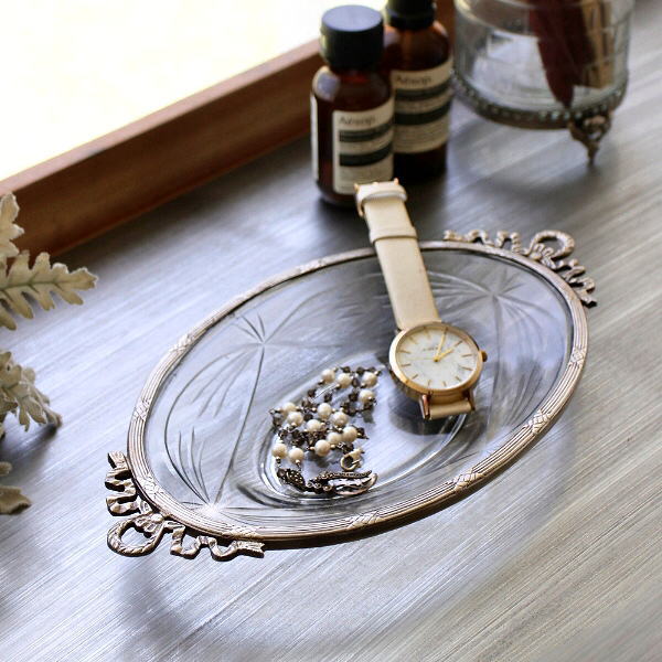アクセサリートレイ ガラス 真鍮 アンティーク おしゃれ 脚付き ガラストレー 小物トレイ 腕時計 メガネ 小物置き 卓上 楕円 シルバー 真鍮とガラスのハンドルトレー リボン [vin3567]