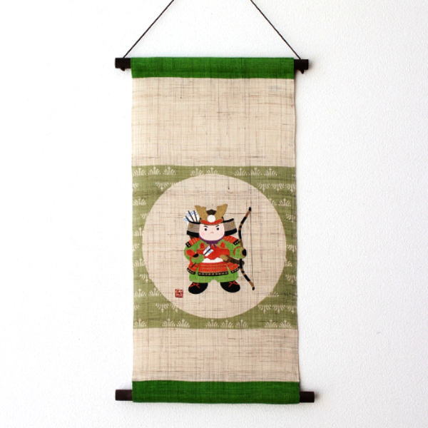 端午の節句 武者飾りタペストリー 若大将の弓矢デザイン 麻の五月飾り 壁掛け 和風インテリア 和室 玄関 季節飾り 節句タペストリー わかだいしょう 【送料無料】 [wlj6441]
