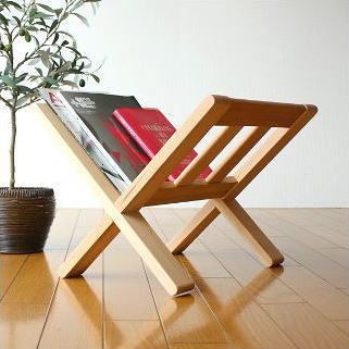 マガジンラック 木製 おしゃれ 斜め 床置き 収納 リビング インテリア マガジンスタンド 雑誌 新聞 楽譜 絵本 天然木 無垢 ナチュラル ソファ横 ウッドマガジンラック ブナ[map5886]