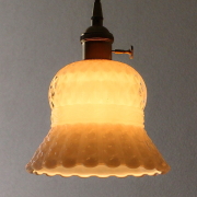 ペンダントライト 天井照明 1灯 ミルクガラス 花びら フリルシェード 真鍮 ダイニング キッチンカウンター アンティーク かわいい LED対応 ガラスのペンダントランプ D [abk7102]