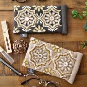 メガネケース めがね入れ 小物入れ ペンケース フラットポーチ おしゃれ かわいい 可愛い マチなし ビーズ刺繍メガネケースA 2カラー [kan2495]