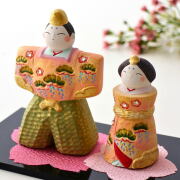 雛人形 ひな祭り 桃の節句 親王飾り コンパクト 小さめ 可愛い モダン 置物 金彩 手描き 玄関 リビング 和室 日本製 瀬戸焼 焼き物 陶器のお雛様 桜 [ksn2648]
