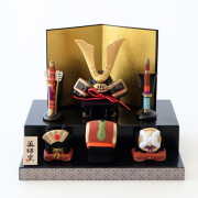 端午の節句 兜飾り コンパクト ミニ 小さめ 陶器 五月飾り 節句飾り 置物 弓太刀 軍扇 太鼓 玄関 リビング 和風 インテリア 錦彩 段飾り出世兜 [ksn5721]