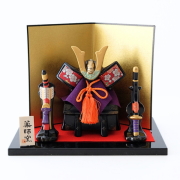 端午の節句 兜飾り コンパクト ミニ 小さめ 陶器 五月飾り 節句飾り 置物 太刀 弓矢 玄関 リビング 和風 インテリア 錦彩 出世兜飾り [ksn5904]