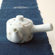 陶器製急須 ギザギザの蓋付き 陶器製急須 ギザギザの蓋付き