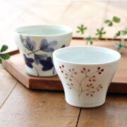 湯呑み 波佐見焼 日本製 磁器 和柄 おしゃれ 和モダン かわいい フリーカップ 茶碗 小鉢 電子レンジ対応 食洗機対応 来客用 200ml 持ちやすい 絵付け煎茶椀 2タイプ [msg4411]