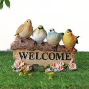 ウェルカムボード 置物 小鳥 オブジェ カラフル 樹脂 ガーデンオーナメント 玄関 屋外 庭 幅28cm ウェルカムサイン 4バード [nrv2814]
