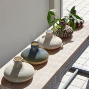 一輪挿し 陶器 花瓶 おしゃれ 枝物 ドライフラワー 生花 北欧 モダン デザイン フラワーベース 丸 くびれ 口が狭い 焼き物 セラミックフラワーベース Low 5タイプ [tsc1583]