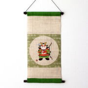 端午の節句 武者飾りタペストリー 若大将の弓矢デザイン 麻の五月飾り 壁掛け 和風インテリア 和室 玄関 季節飾り 節句タペストリー わかだいしょう 【送料無料】 [wlj6441]