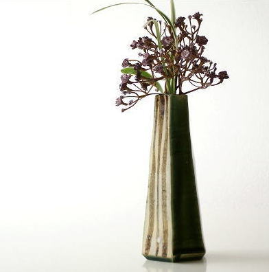 花瓶 瀬戸焼 陶器 一輪挿し 和風 和モダン 花器 花入れ 和室 玄関 インテリア 枝物 六角形 日本製 土物 焼き物 織部面取り一輪挿し [mkn2321]
