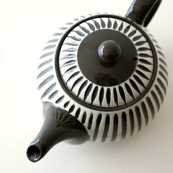 ティーポット 急須 おしゃれ 陶器 茶こし付き モダン デザイン 黒 白 有田焼 日本製 黒陶刷毛縞ポット [msg1786]