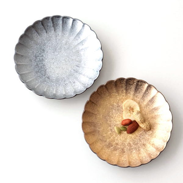 お皿 プレート おしゃれ 小さめ 小皿 磁器 かわいい シンプル モダン 和風 洋風 有田焼 日本製 取り皿 ゴールド シルバー 黒柚子菊皿 2カラー [msg4392]