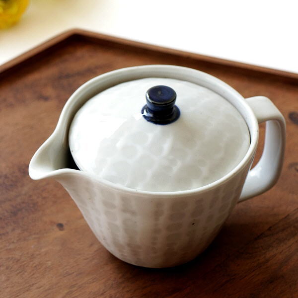 ティーポット 急須 陶器 おしゃれ 有田焼 洗いやすい 茶こし付き 250ml 小さめ 食洗機対応 かわいい モダン 北欧 日本製 粉引しずくポット [msg5927]